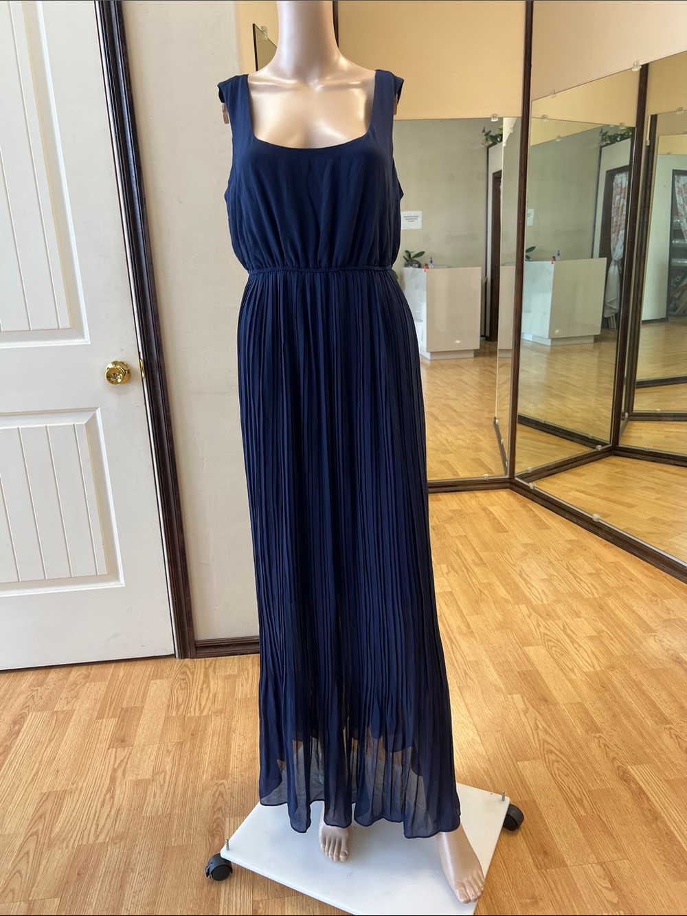 New With Tag Torrid Navy Sleeveless Pleated Maxi Dress Sz 00